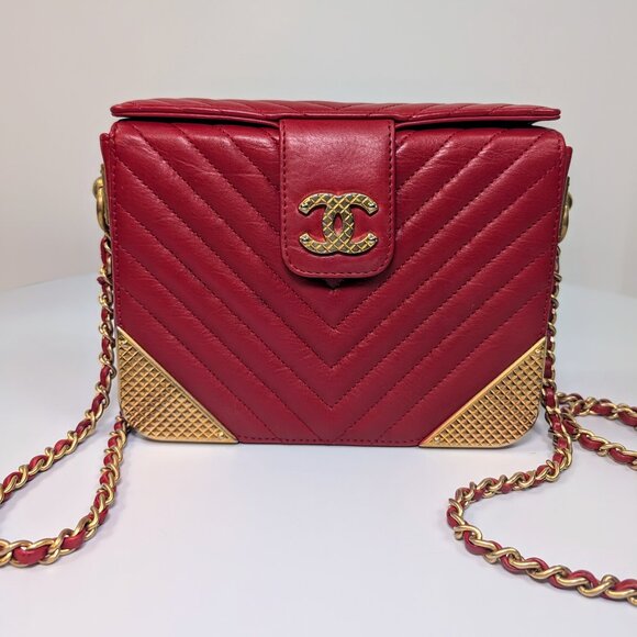 Chanel Red Chevron “Metiers d’Art Paris-Cosmopolite" Small Bag - Picture 1 of 16